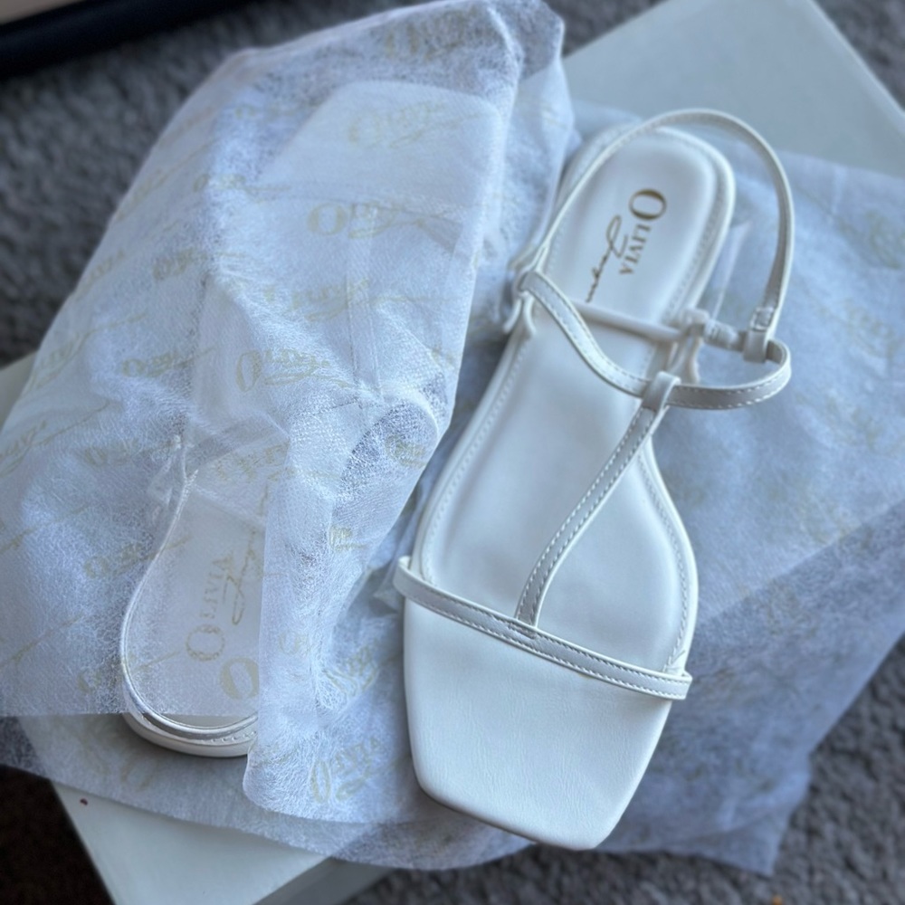 NEW OLIVIA JAYMES SANDALS